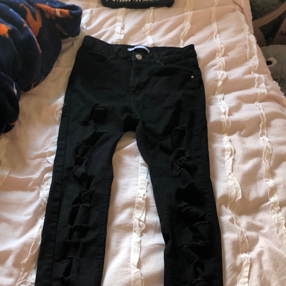 Distressed ankle jeans